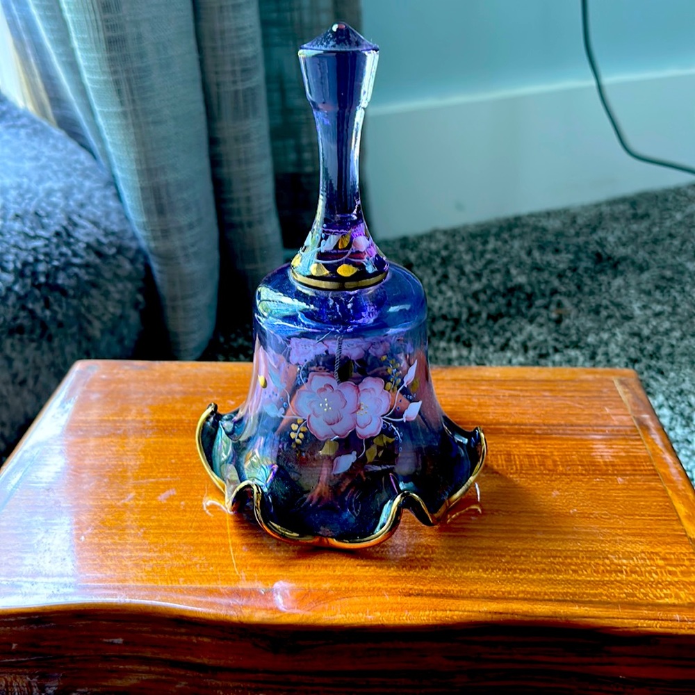 Vintage Fenton hand blown gold leaf bell